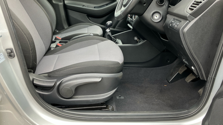 Hyundai i20 1.2 MPi SE 5dr Petrol Hatchback